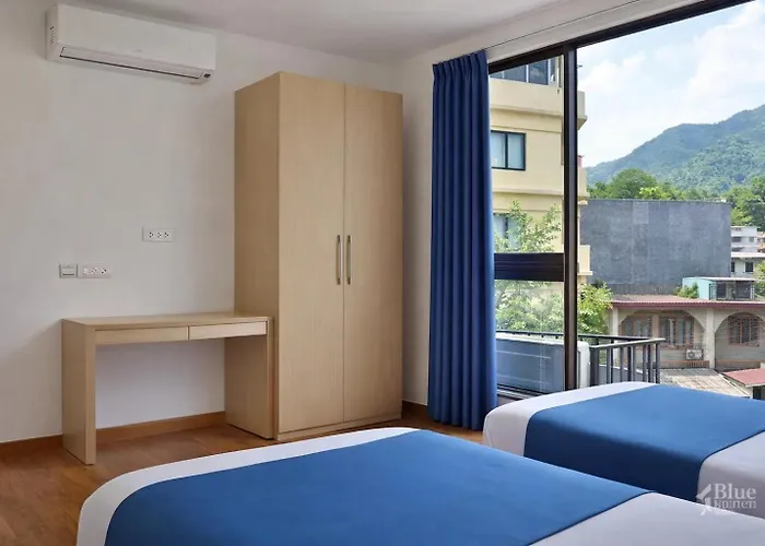 The Blue Jay Hostel - Dorms & Rooms